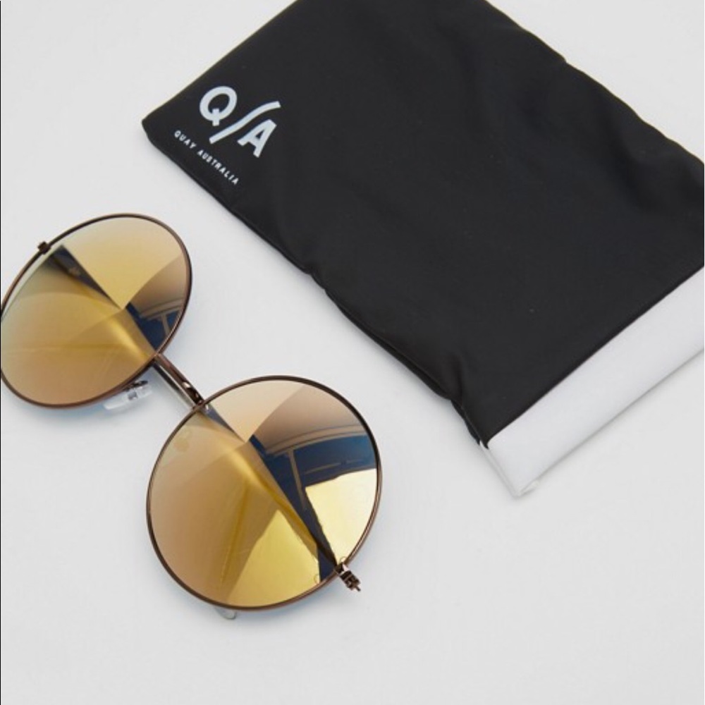 QUAY Round Mirrored Sunnies